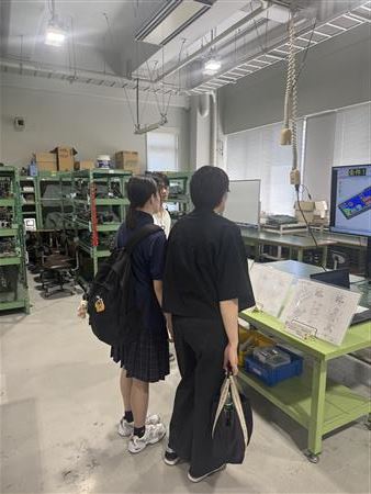機械システム技術科説明の様子2