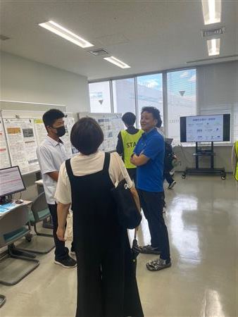 情報システム技術科説明の様子2