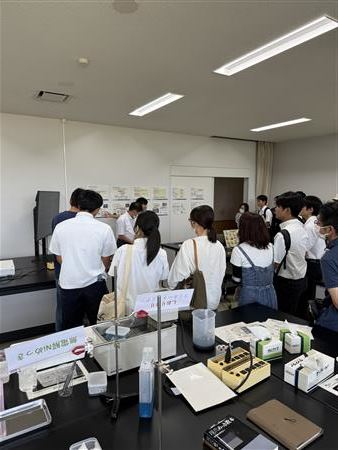 半導体技術科説明の様子2